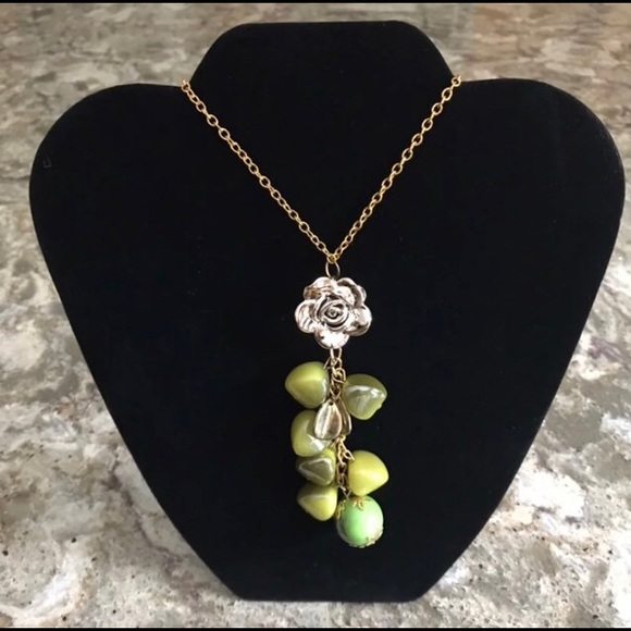 Unbranded Jewelry - Gold Tone Fashion Necklace and Green faux Stones